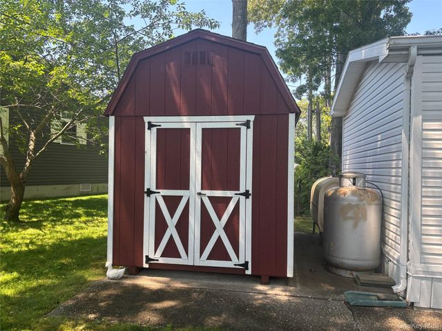 1661 Old Country Road 125, Riverhead, NY 11901