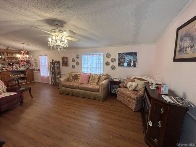 1661 Old Country Road 125, Riverhead, NY 11901