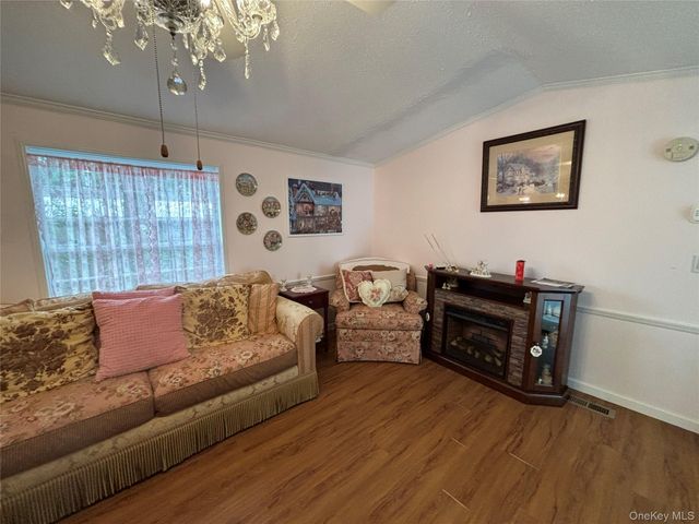 1661 Old Country Road 125, Riverhead, NY 11901