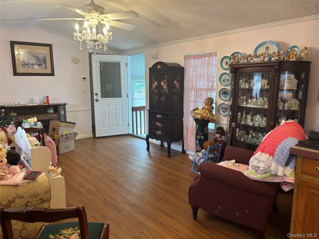 1661 Old Country Road 125, Riverhead, NY 11901