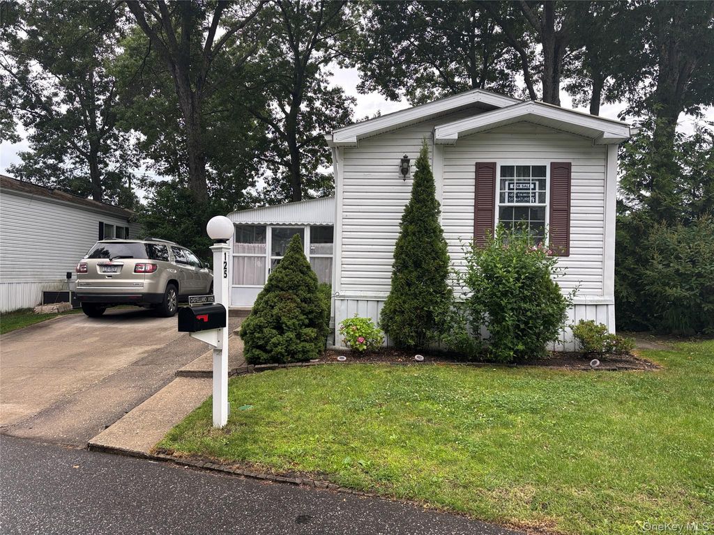 1661 Old Country Road 125, Riverhead, NY 11901