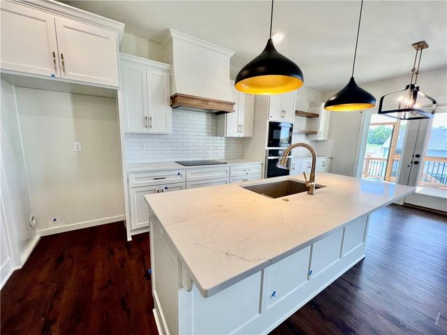 2144 Deerfield Terrace, Liberty, MO 64068
