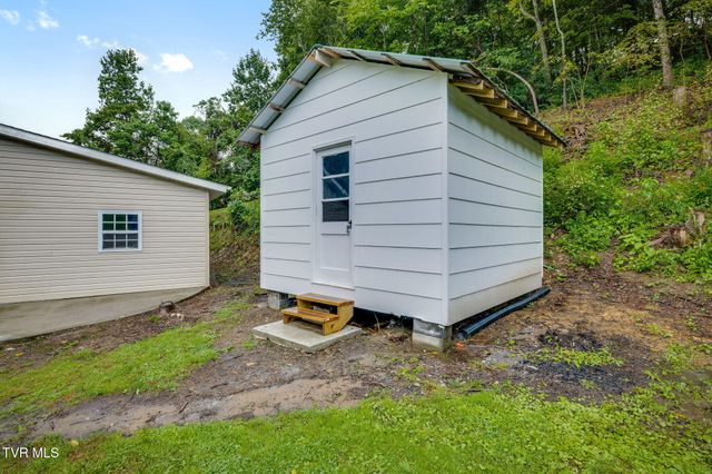 1300 Saratoga Road, Kingsport, TN 37660