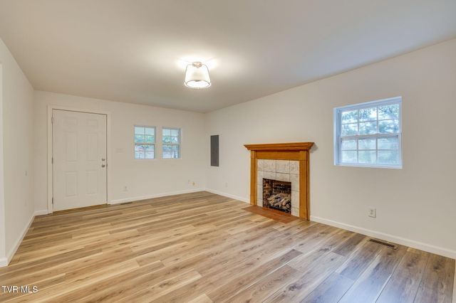 1300 Saratoga Road, Kingsport, TN 37660