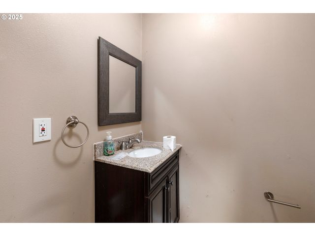 25220 S SPRINGWATER Rd, Estacada, OR 97023