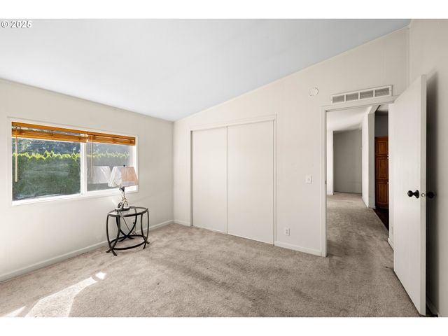 25220 S SPRINGWATER Rd, Estacada, OR 97023