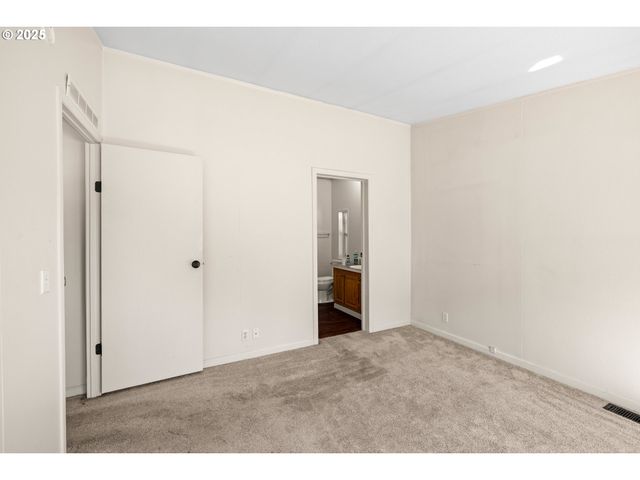 25220 S SPRINGWATER Rd, Estacada, OR 97023