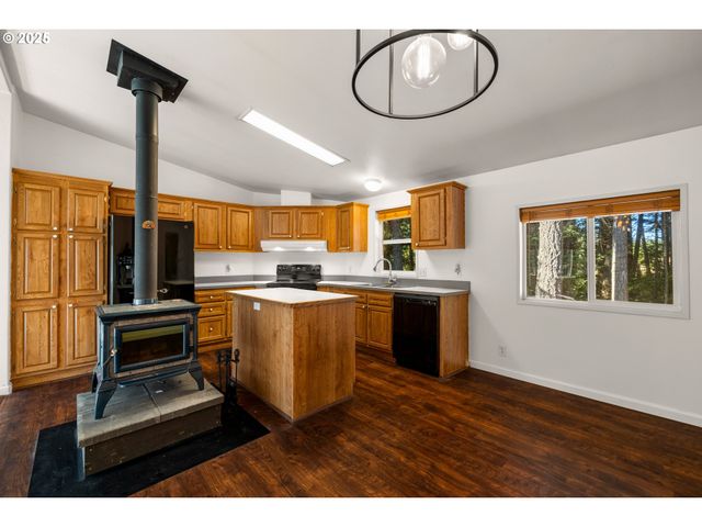 25220 S SPRINGWATER Rd, Estacada, OR 97023