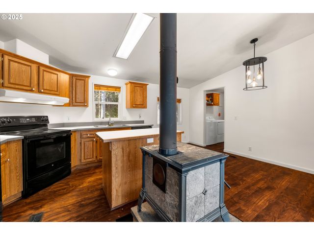 25220 S SPRINGWATER Rd, Estacada, OR 97023