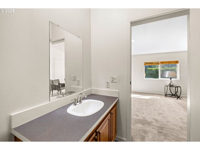 25220 S SPRINGWATER Rd, Estacada, OR 97023