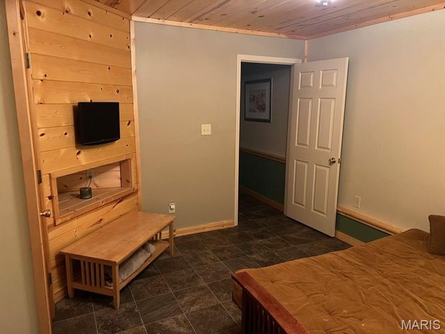 108 Thurman Lake Road, Steelville, MO 65565