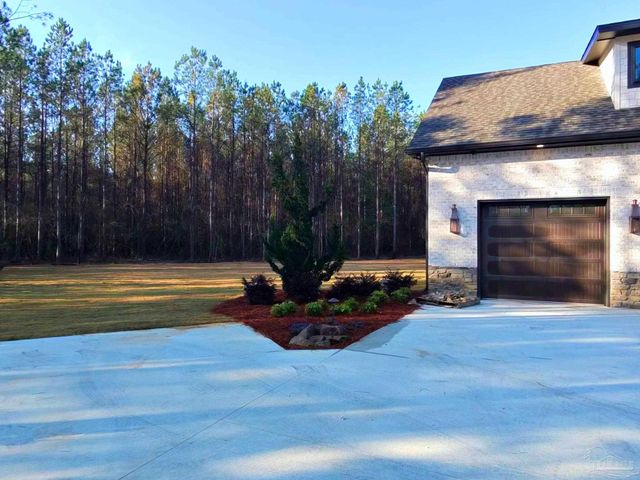 9325 Naturewalk Dr, Jay, FL 32565