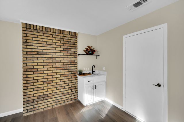 1705 Northtown Drive, Grand Prairie, TX 75050