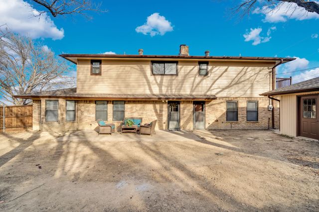 1705 Northtown Drive, Grand Prairie, TX 75050