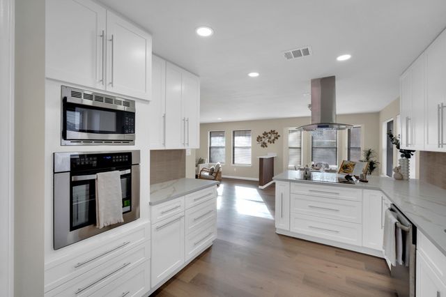 1705 Northtown Drive, Grand Prairie, TX 75050