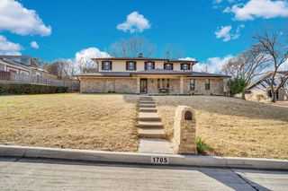 1705 Northtown Drive, Grand Prairie, TX 75050