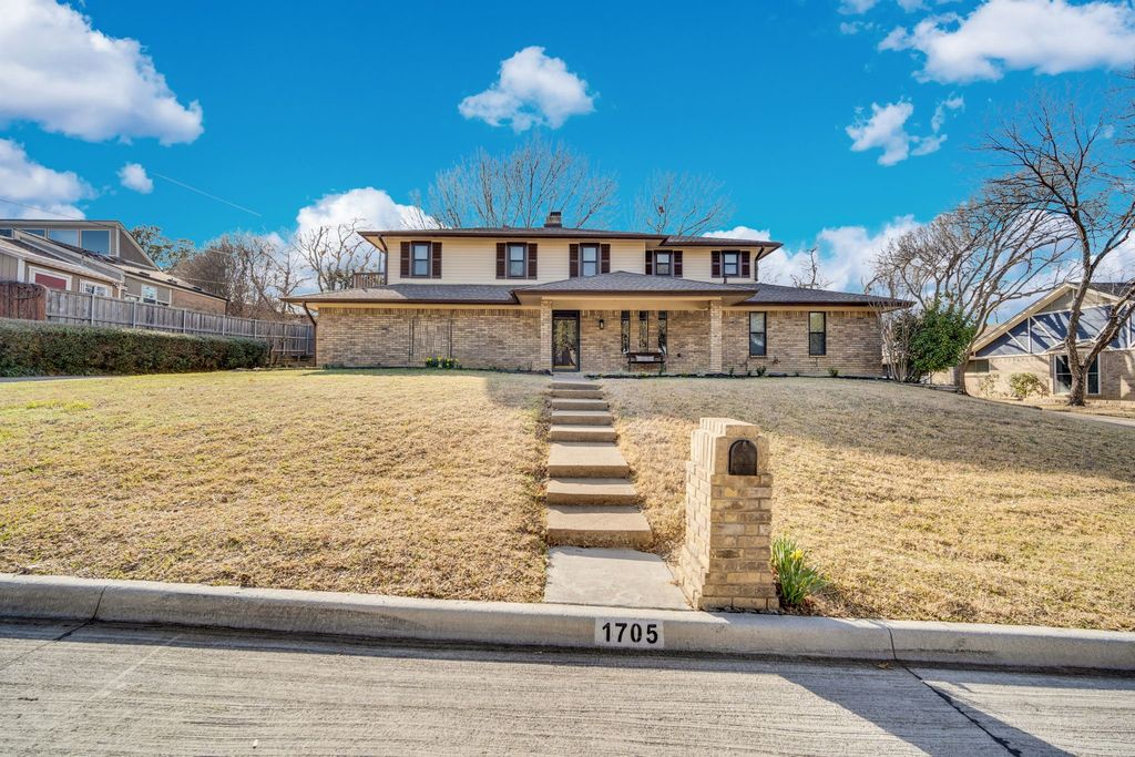 1705 Northtown Drive, Grand Prairie, TX 75050