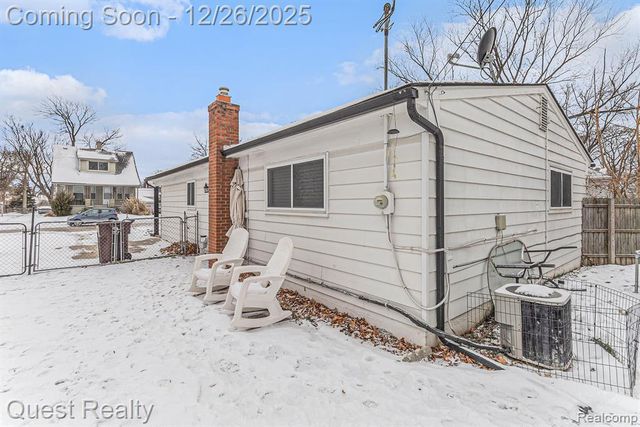 7261 Voerner Avenue, Center Line, MI 48015