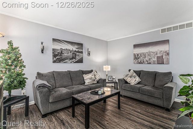 7261 Voerner Avenue, Center Line, MI 48015