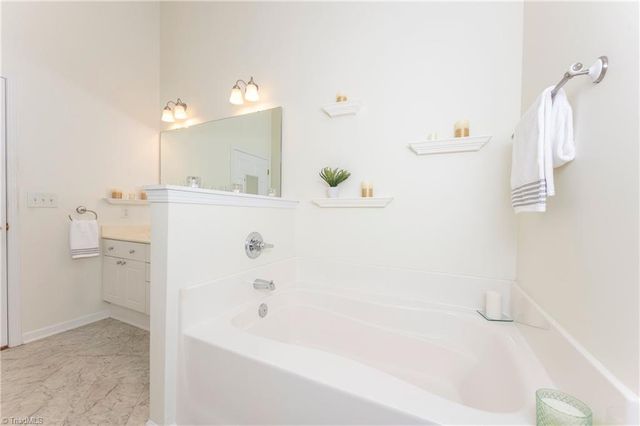 2082 Hibiscus Lane, Kernersville, NC 27284