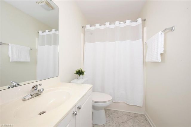 2082 Hibiscus Lane, Kernersville, NC 27284