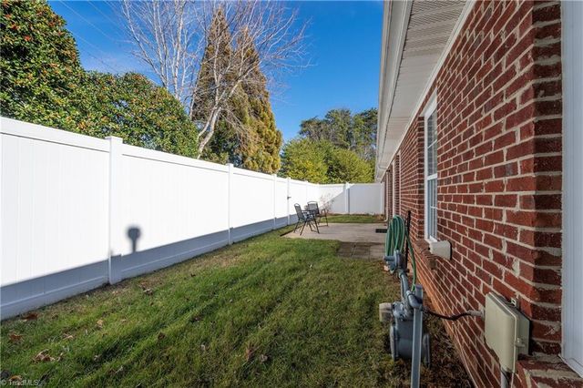 2082 Hibiscus Lane, Kernersville, NC 27284