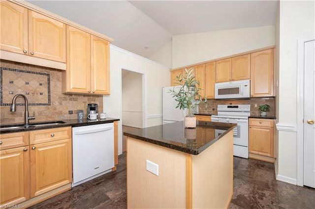 2082 Hibiscus Lane, Kernersville, NC 27284