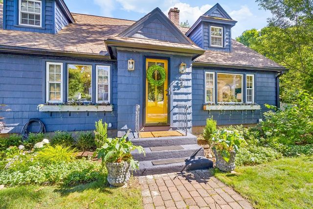 22 Mabelle St, Worcester, MA 01602