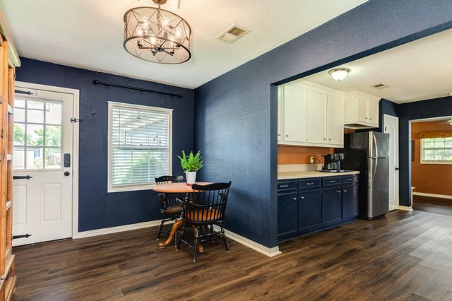 331 Redwood Street, Lake Jackson, TX 77566