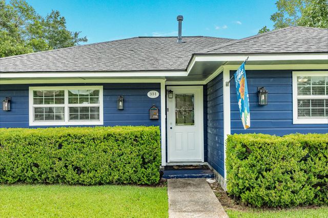 331 Redwood Street, Lake Jackson, TX 77566
