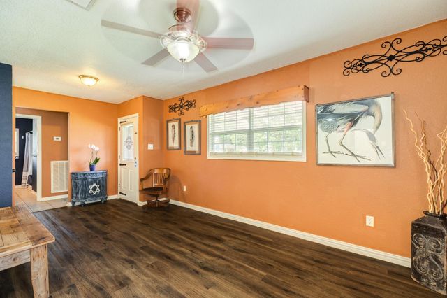 331 Redwood Street, Lake Jackson, TX 77566
