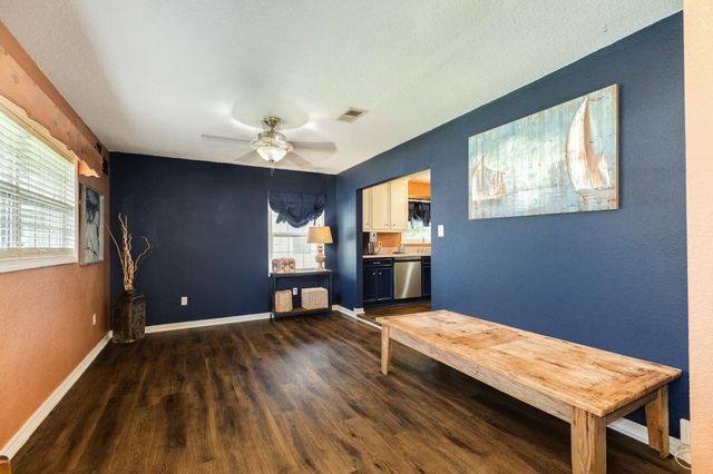 331 Redwood Street, Lake Jackson, TX 77566