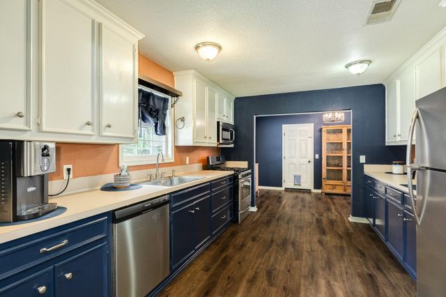 331 Redwood Street, Lake Jackson, TX 77566