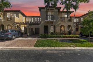 8612 Buckskin Mnr 5-8, Davie, FL 33328