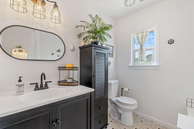 984 Tennyson Avenue, Ferndale, CA 95536