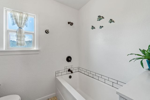 984 Tennyson Avenue, Ferndale, CA 95536