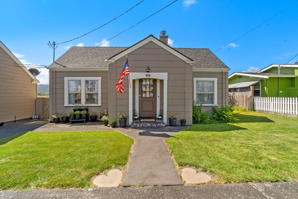 984 Tennyson Avenue, Ferndale, CA 95536