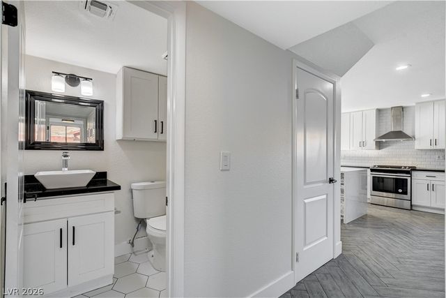 7664 Hernando Drive, Las Vegas, NV 89147