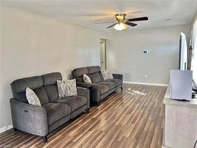 15 E Walker RD, Hampton, VA 23666