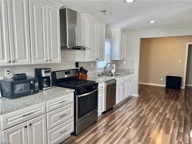 15 E Walker RD, Hampton, VA 23666