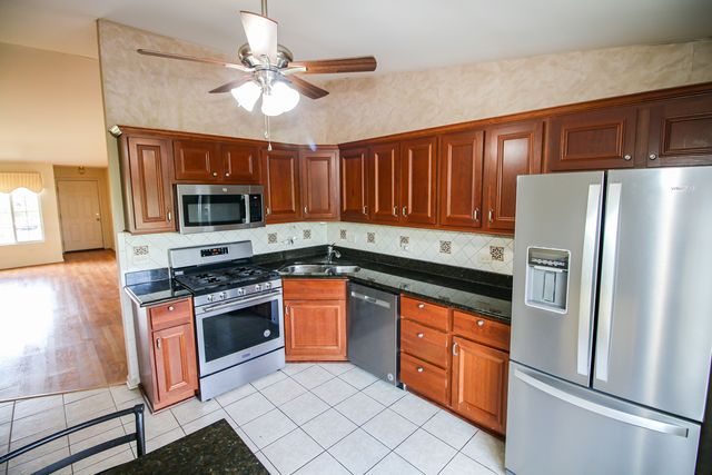 1429 Berta Drive 2W, Crest Hill, IL 60403