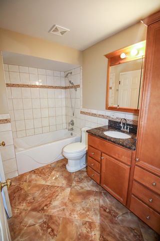 1429 Berta Drive 2W, Crest Hill, IL 60403