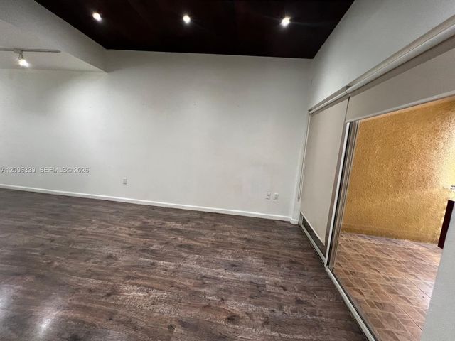 9715 Fontainebleau Blvd E308, Miami, FL 33172