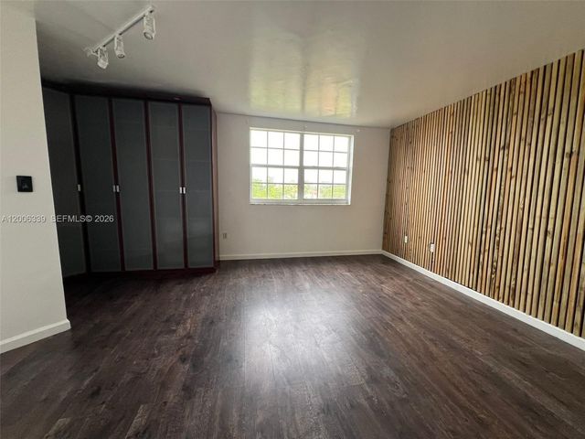 9715 Fontainebleau Blvd E308, Miami, FL 33172