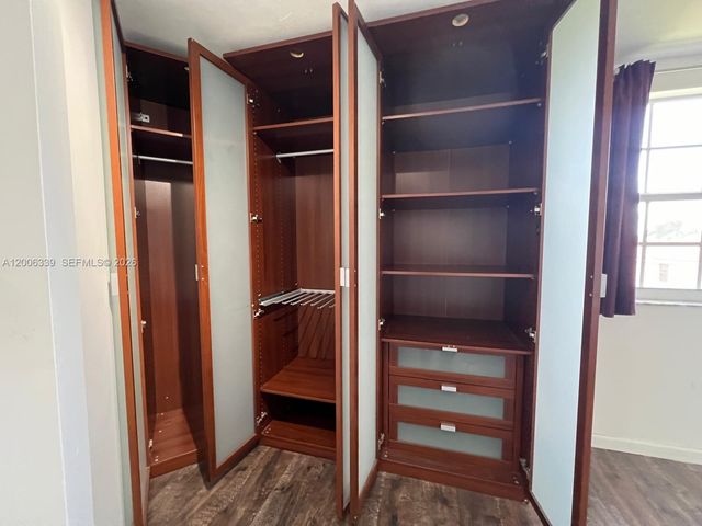 9715 Fontainebleau Blvd E308, Miami, FL 33172