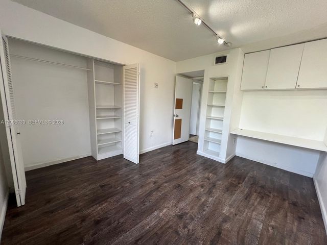 9715 Fontainebleau Blvd E308, Miami, FL 33172