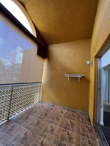 9715 Fontainebleau Blvd E308, Miami, FL 33172