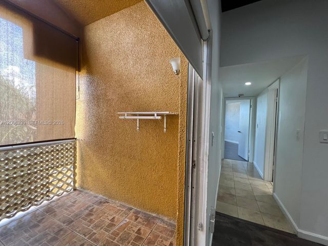 9715 Fontainebleau Blvd E308, Miami, FL 33172