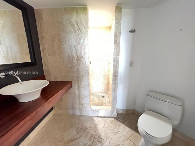 9715 Fontainebleau Blvd E308, Miami, FL 33172