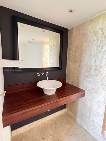 9715 Fontainebleau Blvd E308, Miami, FL 33172